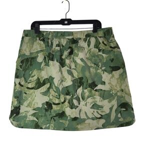 Chicos Zenergy Golf Skort Green Tropical Size 2.5 US 14 Drawstring Pockets Camo
